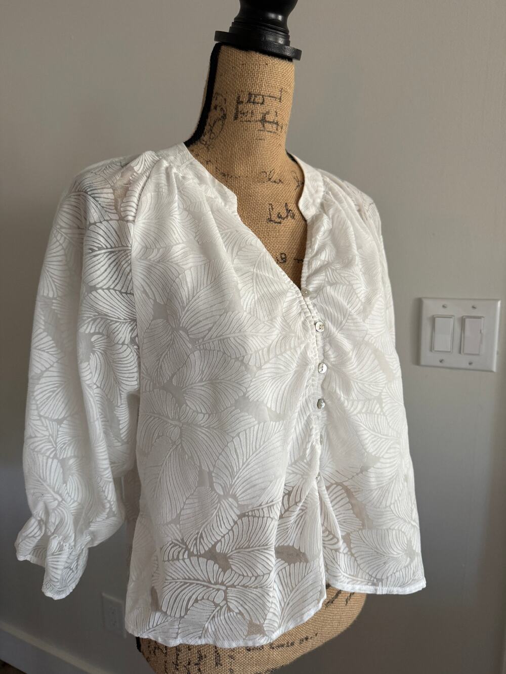 Jaase White Palm Leaf Button Down Blouse Size Large